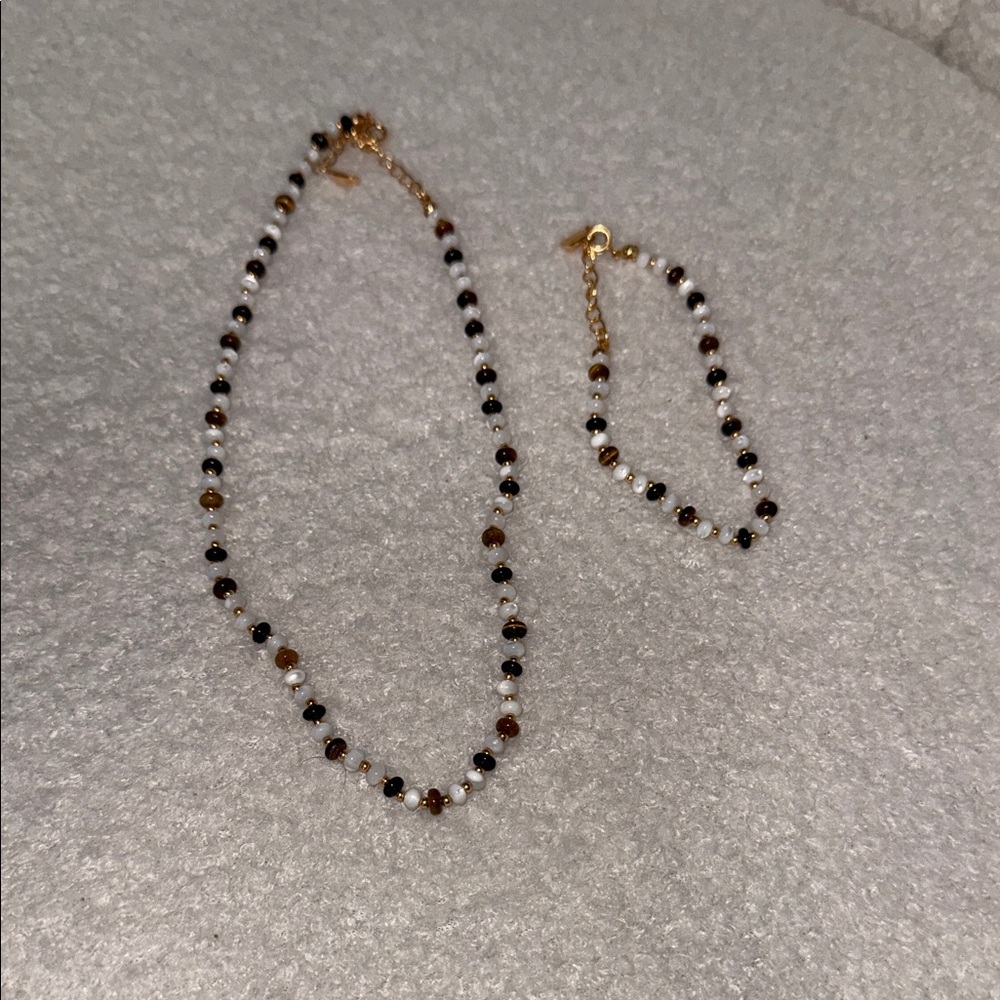 Tigers eye beaded necklace and bracelet set